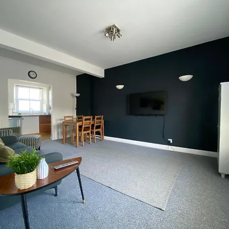 Apartment 15 Queen Street, Flat 2 *