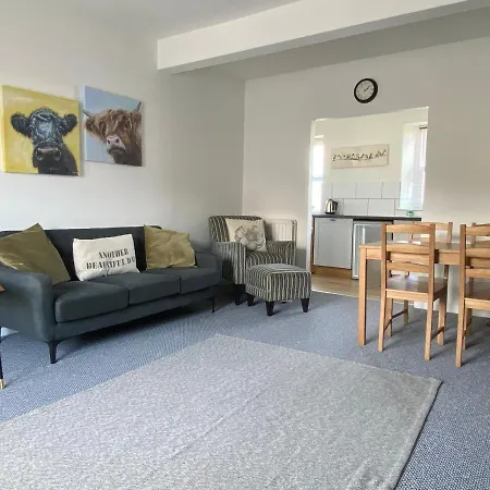 15 Queen Street, Flat 2 * Улверстон