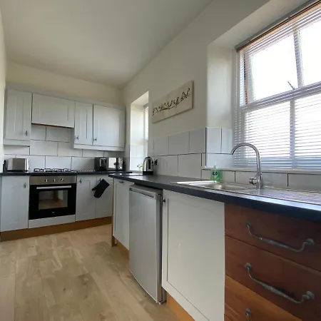 15 Queen Street, Flat 2 *